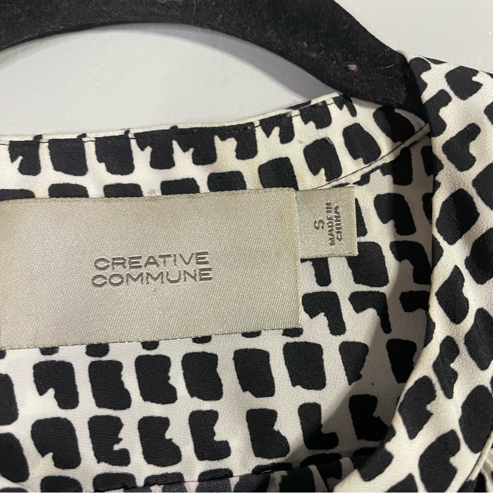 Creative Commune Lightweight V Neck V Cut Business Casual Patterned Blouse Small - Picture 3 of 6